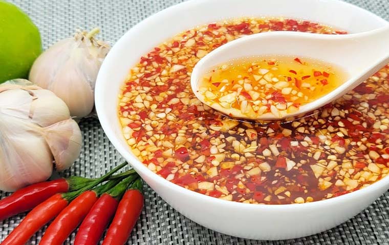 Cách pha nước mắm ăn bún chả giò